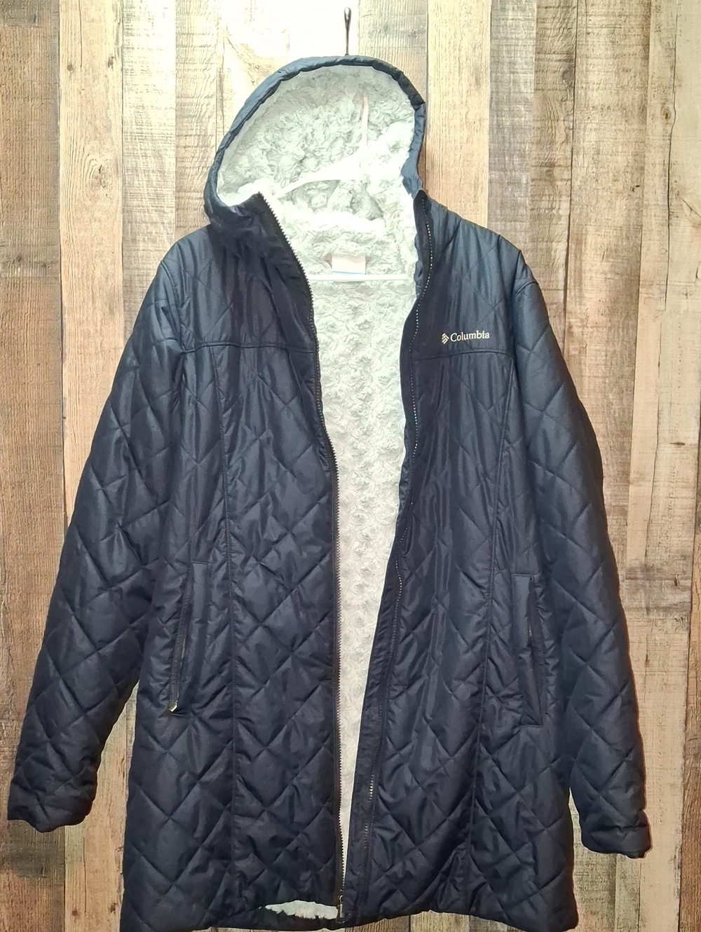 Columbia Navy Quilted Hooded Jacket with Cream Sherpa Lining Women's XL